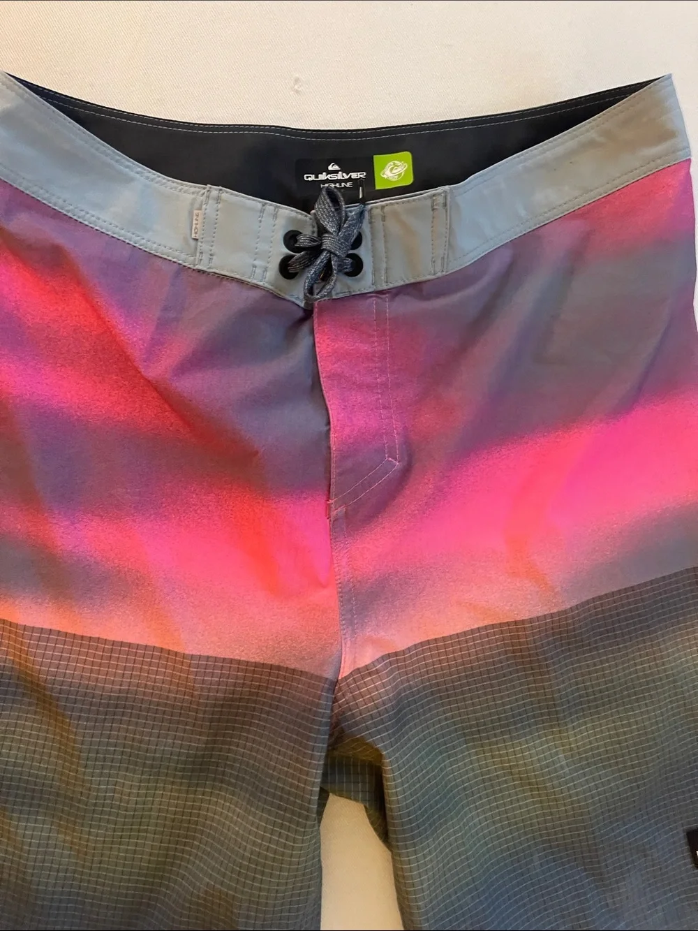 Quiksilver Men's Highline Size 29 Pink Gradient Boardshorts